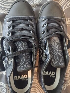 RAAD Shop Women's Black Patterned Lace-Up Sneakers